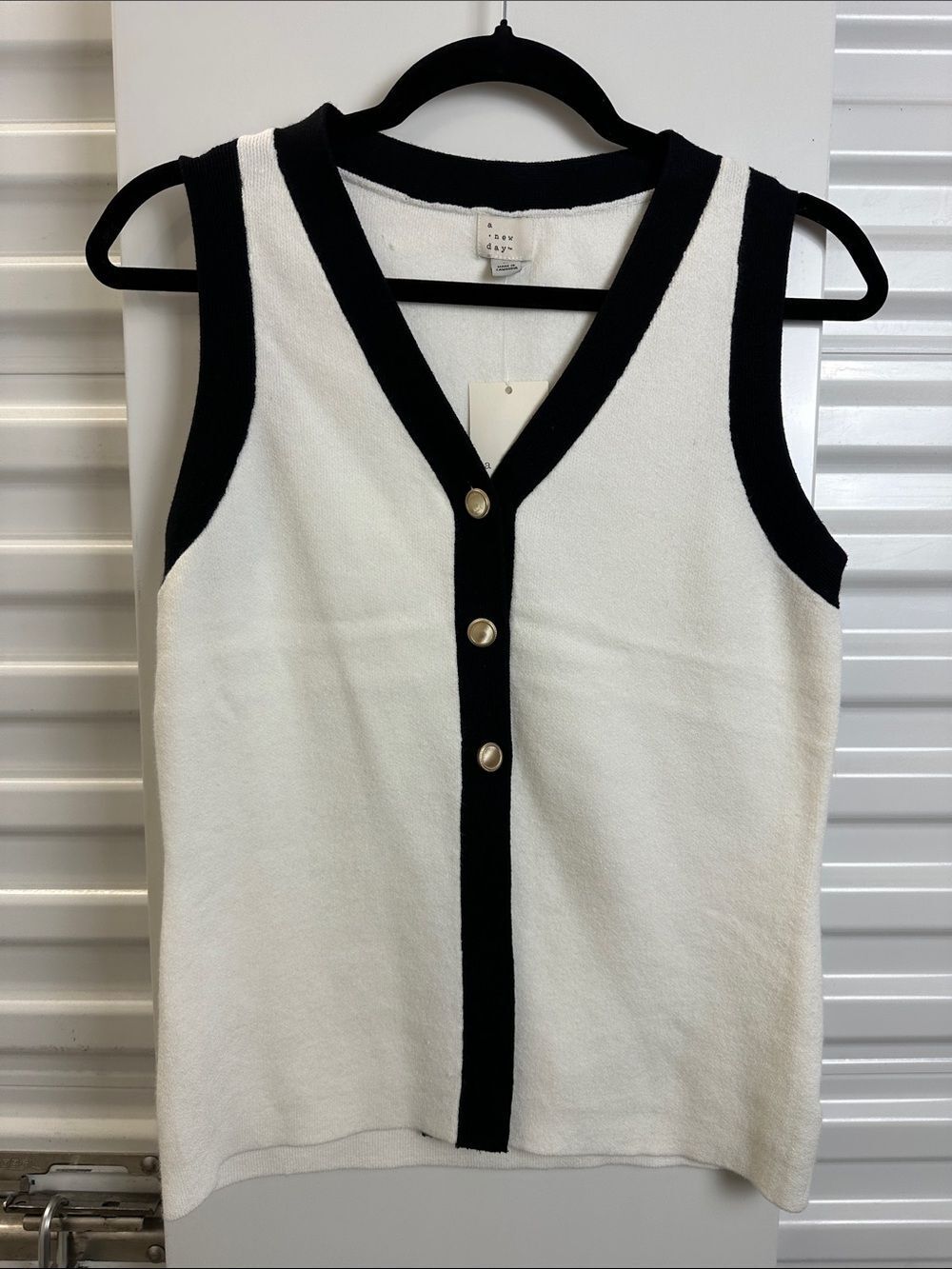 AāNEW DAY Sleeveless Contrast-Trim Knit Vest - White/Black